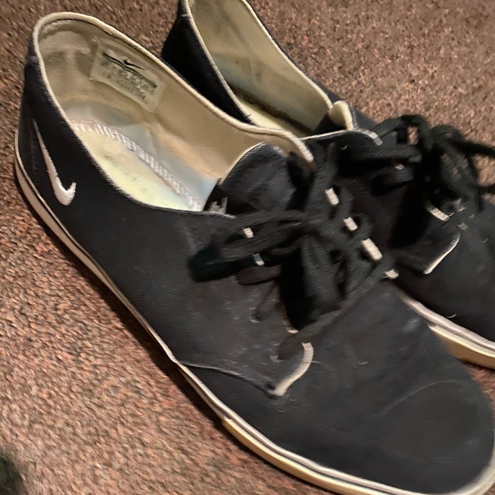 Nike casual black shoes